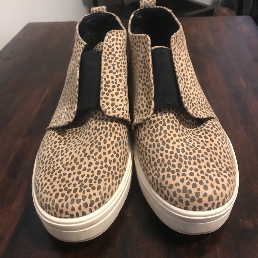 Universal thread cheetah leopard print sneakers